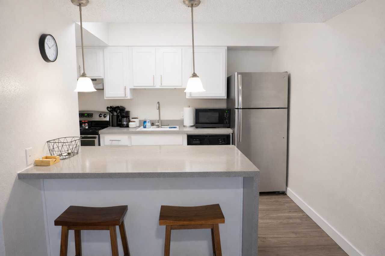 Small but fully equipped—everything you need to cook, dine, and feel right at home