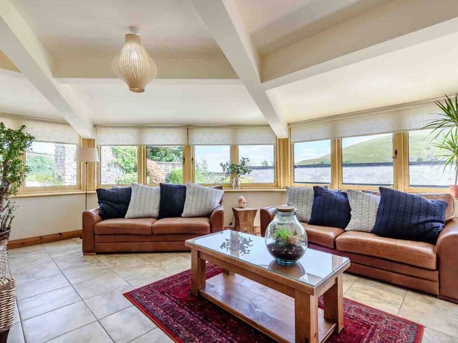Ravenscliffe lounge 3