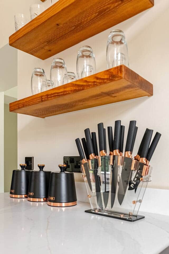 Cook & Dine in Style – A fully equipped kitchen with everything you need. 🍽️ Cook & Dine in Style – A fully equipped kitchen with everything you need. 🍽️