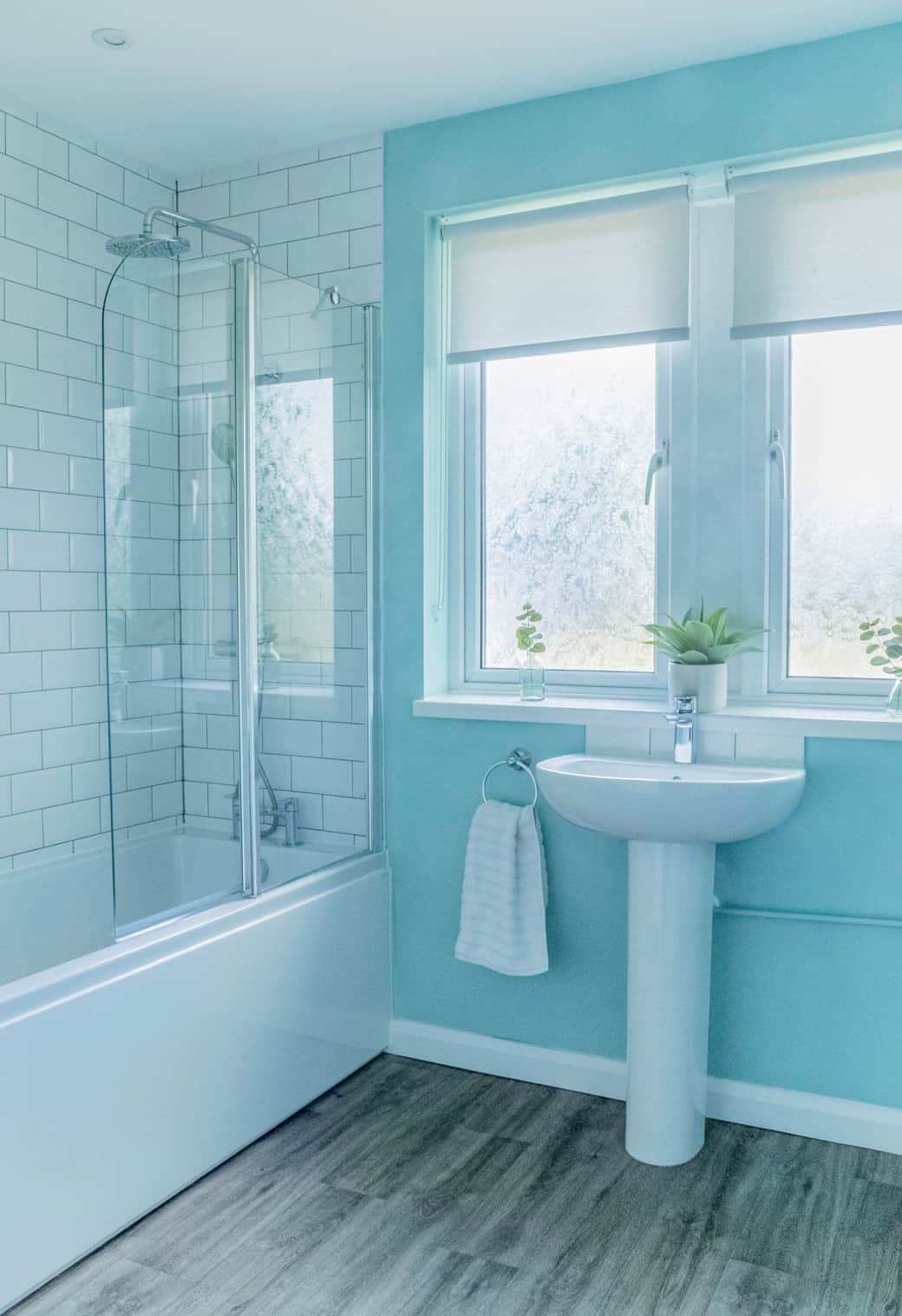 Bathroom | Shower over the bath