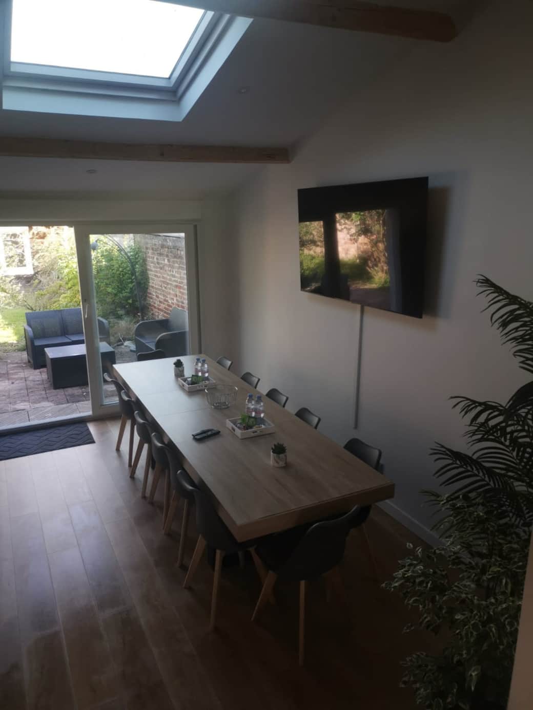 Grande salle à manger pour 12 personnes du gîte pour entreprise