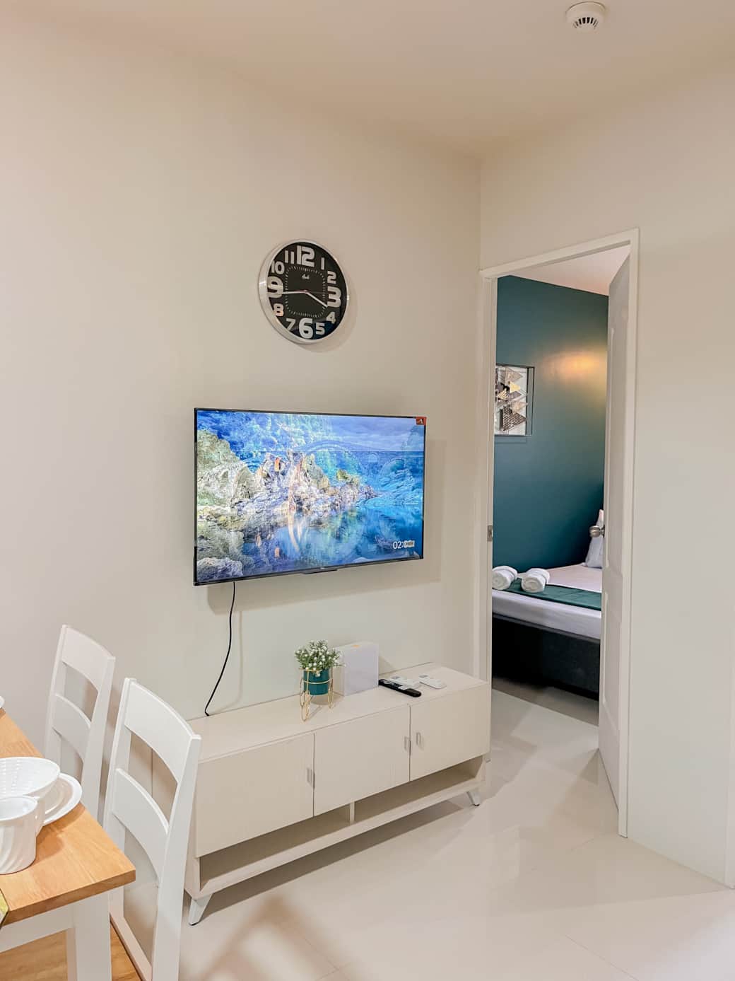 Modern Entertainment Set