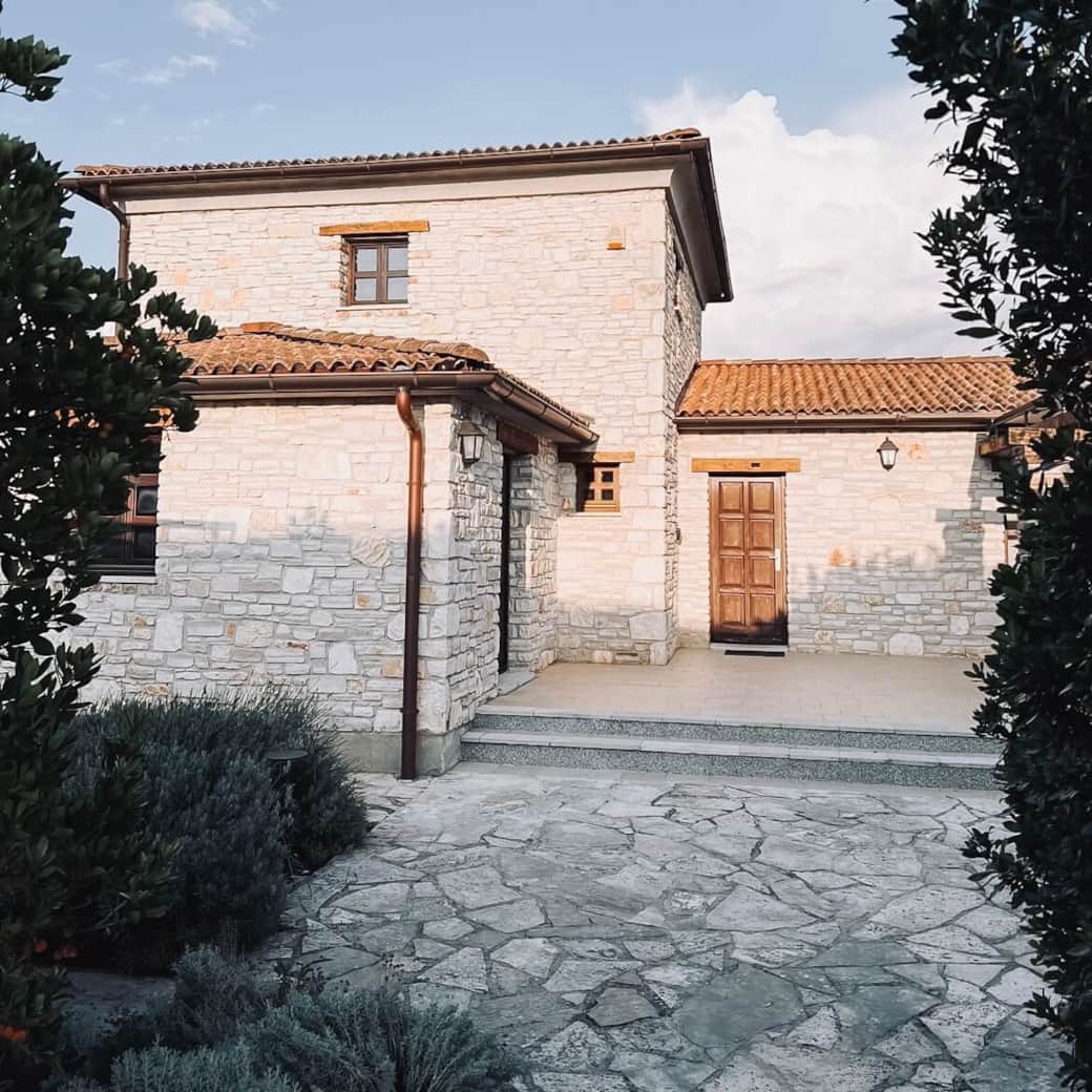 Villa Jurinea Entry 