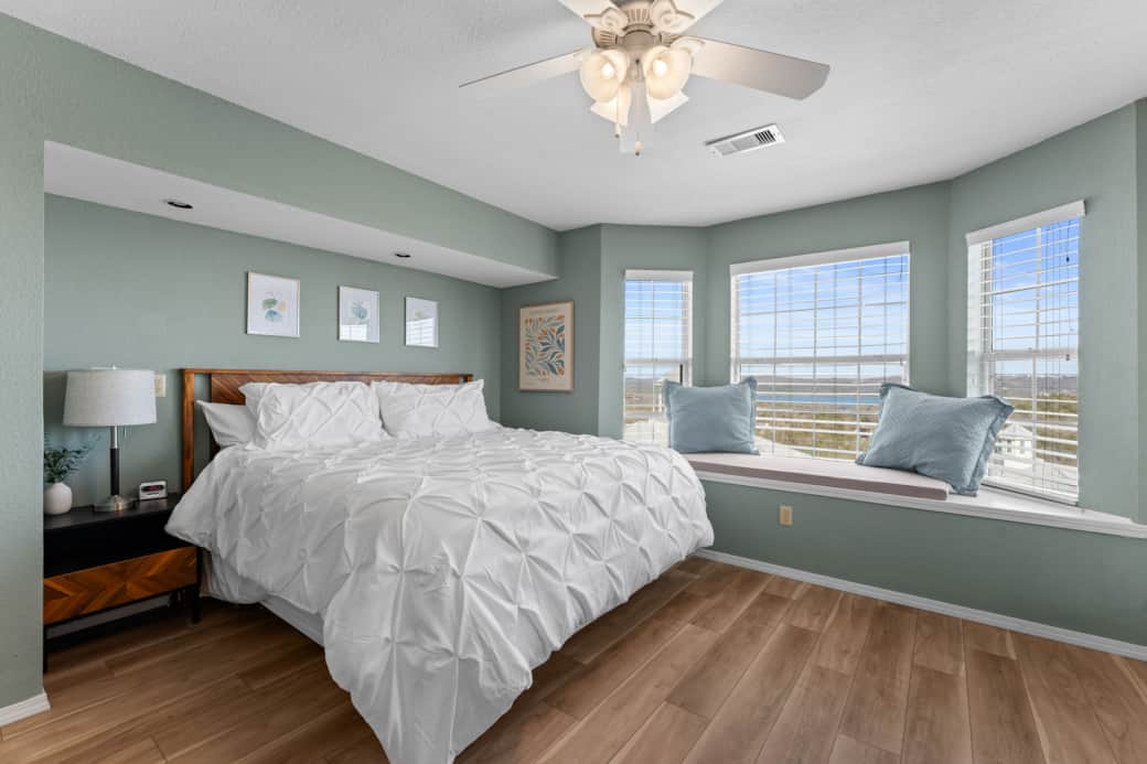 1st master bedroom - king 1st master bedroom - king