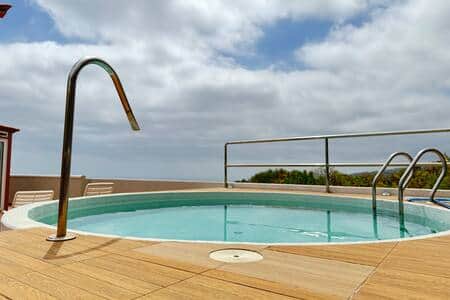 Piscina y Solarium