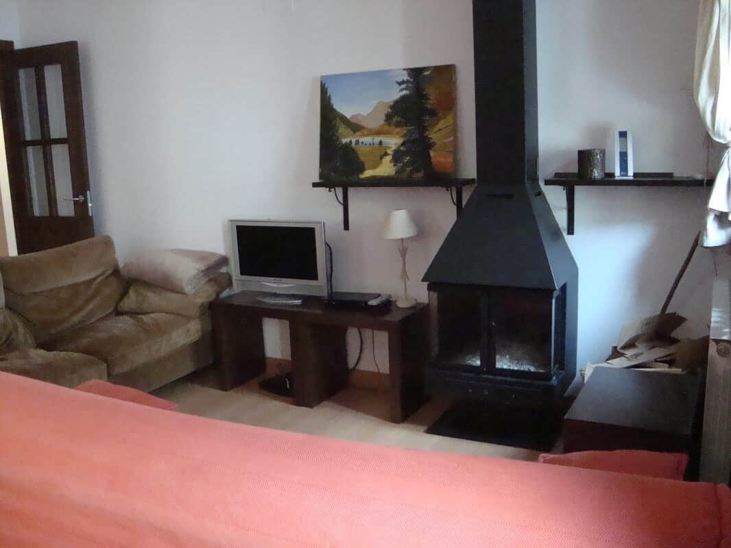 SALÓN CON SOFÁ CAMA