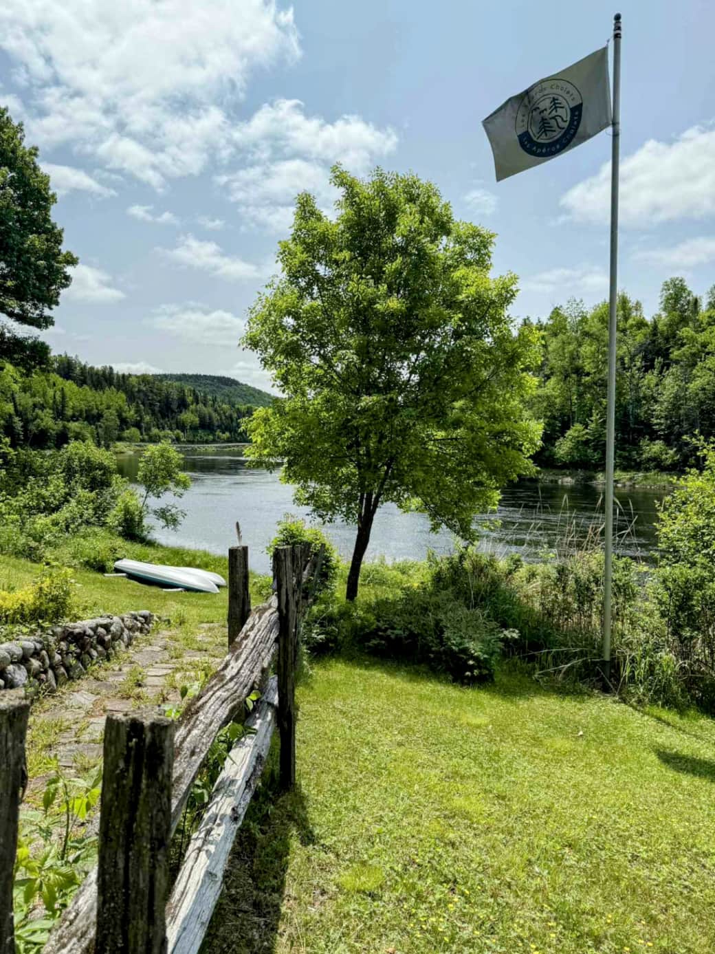 Accès à la rivière et magnifique panorama
