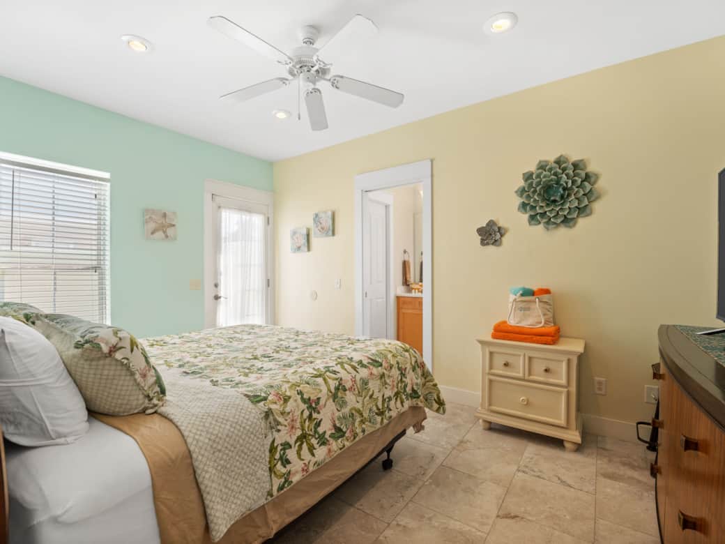 Aqua House King Bedroom Frist Floor