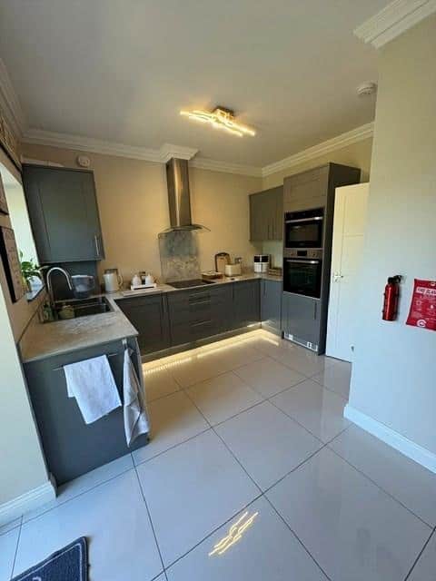 Kitchen 2.jpg