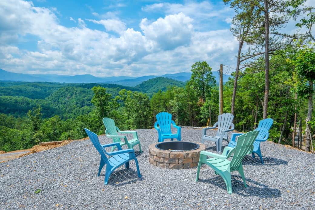 PIGEON FORGE CABIN WITH FIRE PIT AND PET FRIENDLY