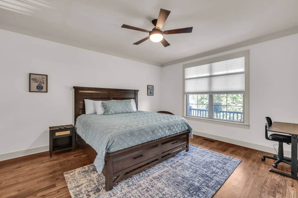 Need to lock in and get some work done or study?  The electric height-adjustable desk is a perfect place to focus. This property is equipped with a fast mesh Wifi 7 system to make sure you have a stable connection.
