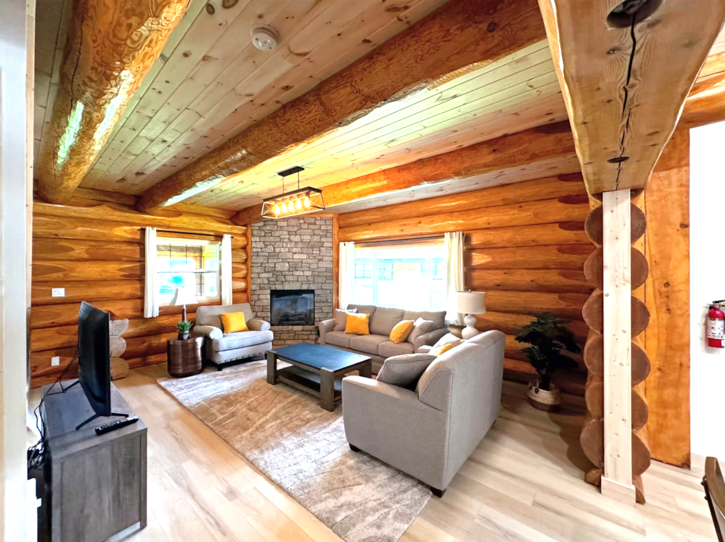 Living Room of Log 14 (2)