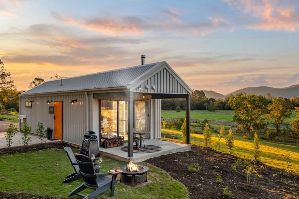 Jinibara Cottage Twilight Outside