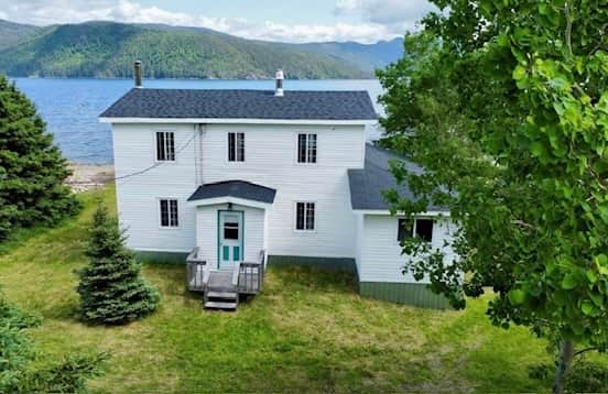 Exterior front (roadside) in summer Exterior front (roadside) in summer