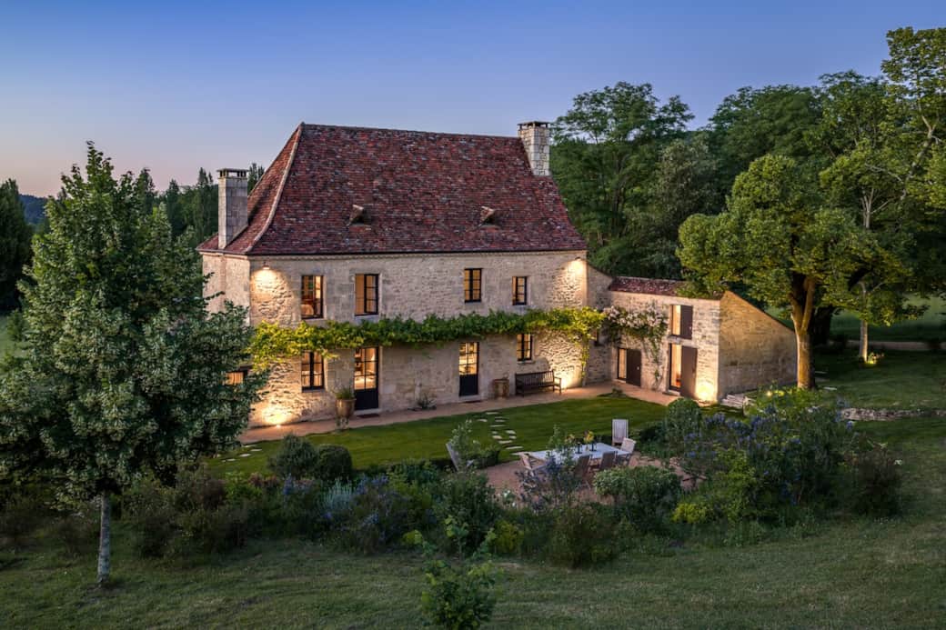 À deux pas des jardins de Marqueyssac, dîner en terrasse face aux châteaux… Le privilège absolu.
