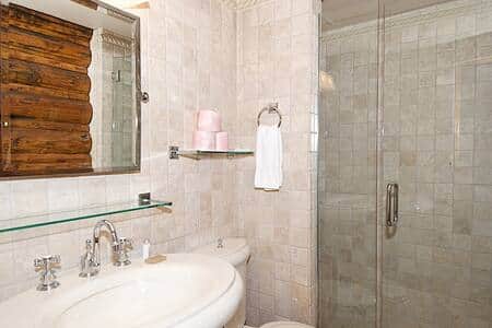 Shared Bathroom w Shower Shared Bathroom w Shower