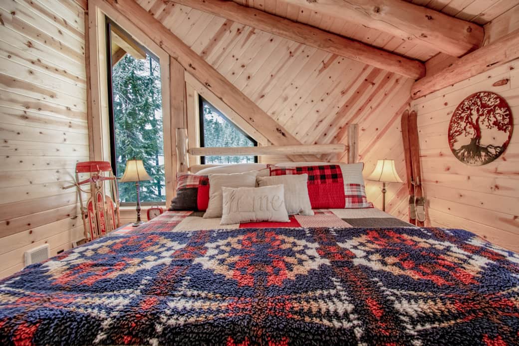 Log bed (California King) in the Odell Suite (private).