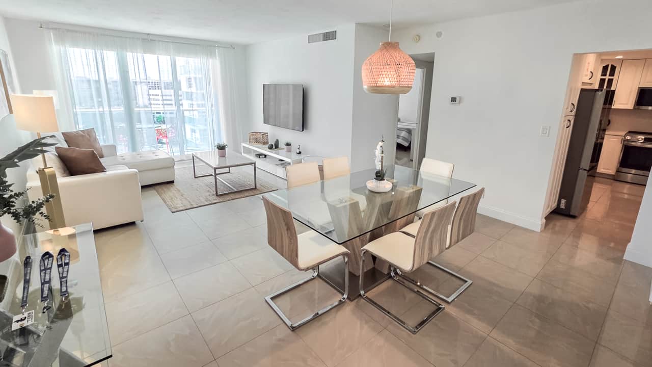 Comedor, sala de estar y cocina