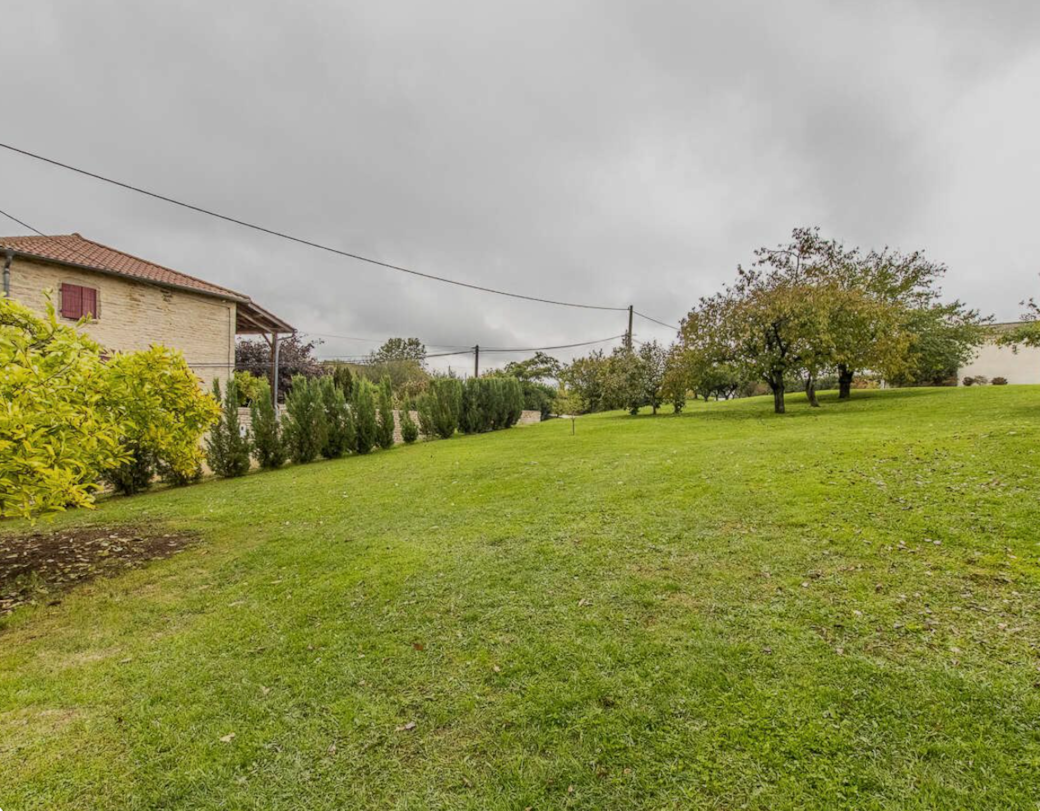 Espace vert gite les Sarmentelles Peronne Sud Bourgogne Espace vert gite les Sarmentelles Peronne Sud Bourgogne