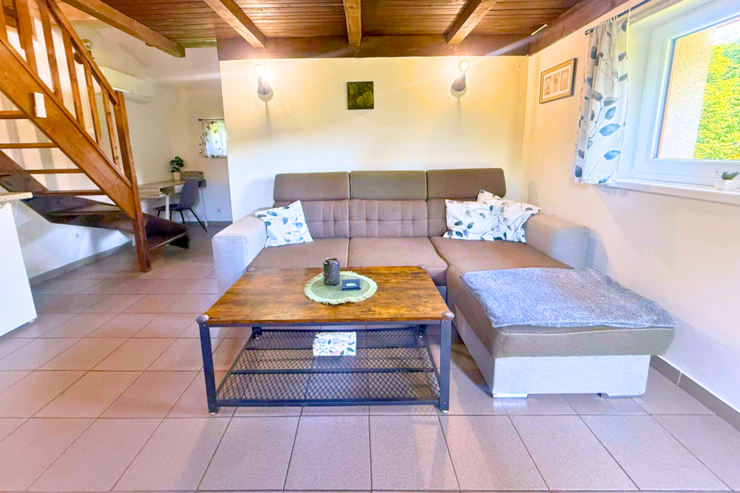 Spodní patro - Gauč