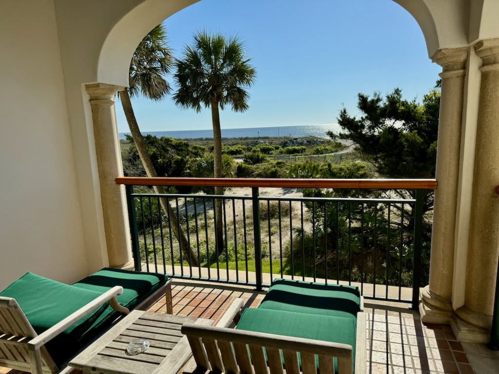 Oceanview porch with lounge chairs