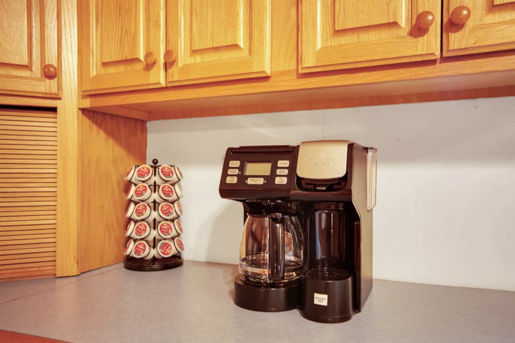 Single serve and coffee pot options