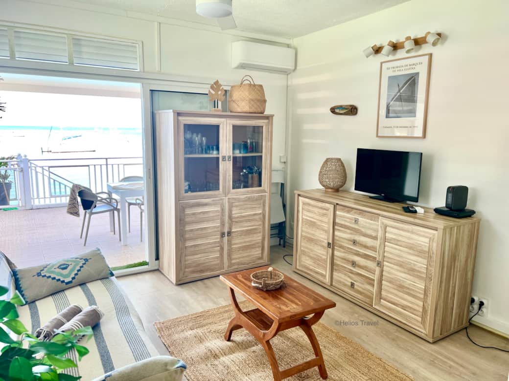 The air-conditioned living room and access to the terrace 
