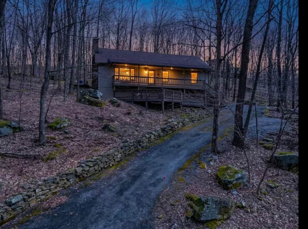 Surrounded by woods at a beautiful 4-season resort Surrounded by woods at a beautiful 4-season resort