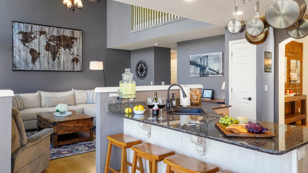 Lovely kitchen for cooking and entertaining!