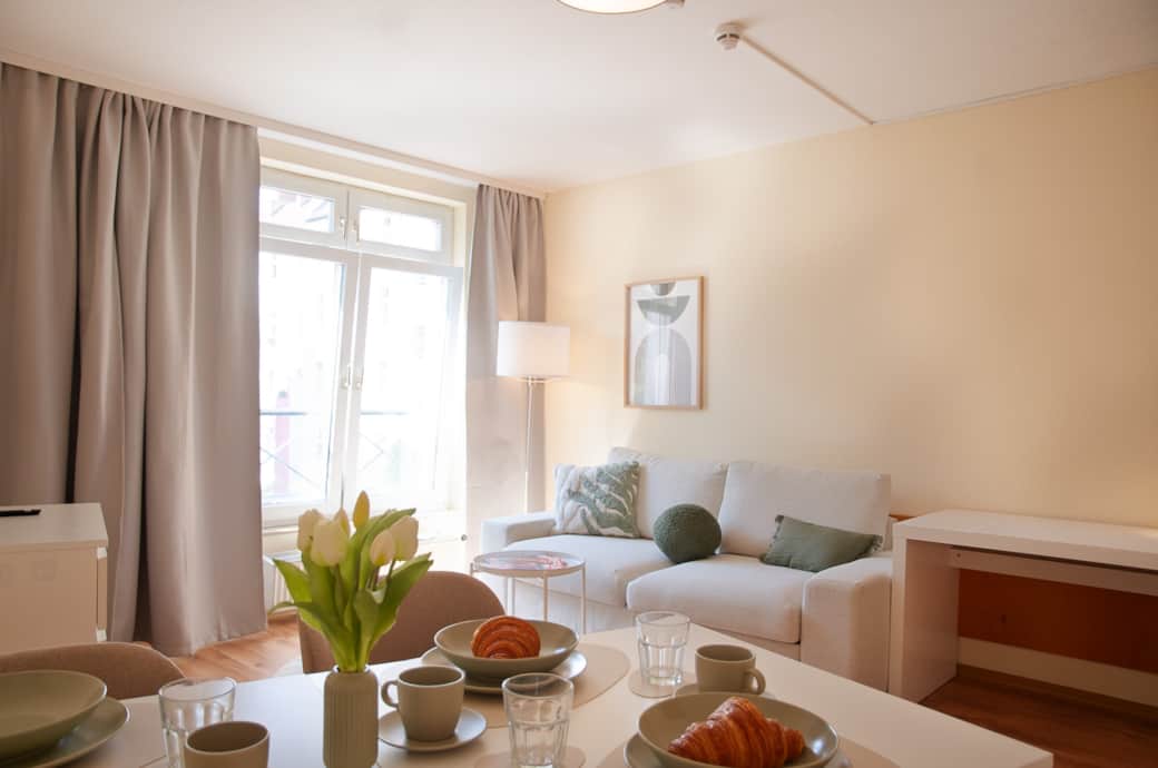 1 - Esstisch zu Couch