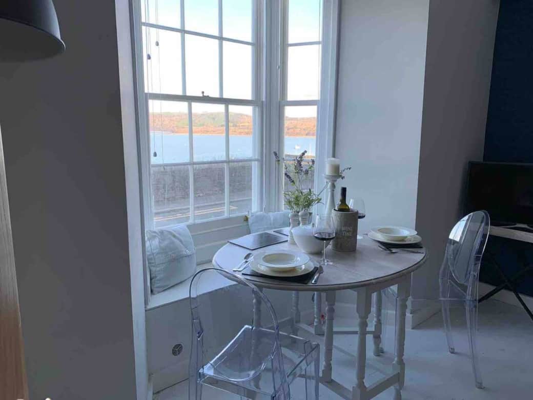 The perfect dining spot!
We have additional chairs for families stored in the hallway cupboard The perfect dining spot!
We have additional chairs for families stored in the hallway cupboard