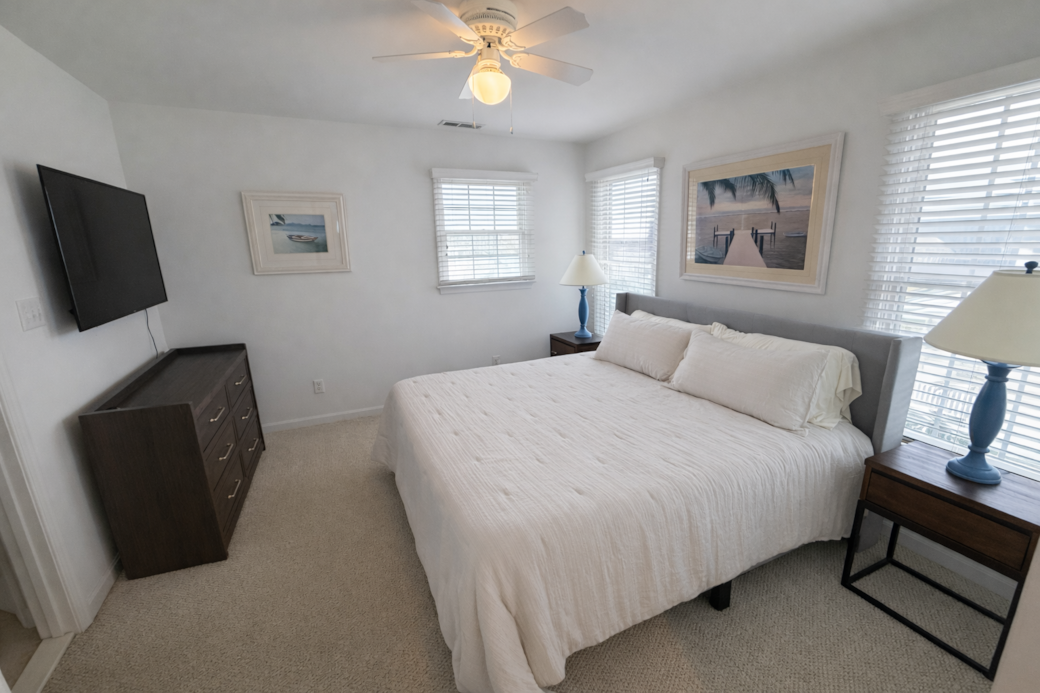 Primary Bedroom (King)