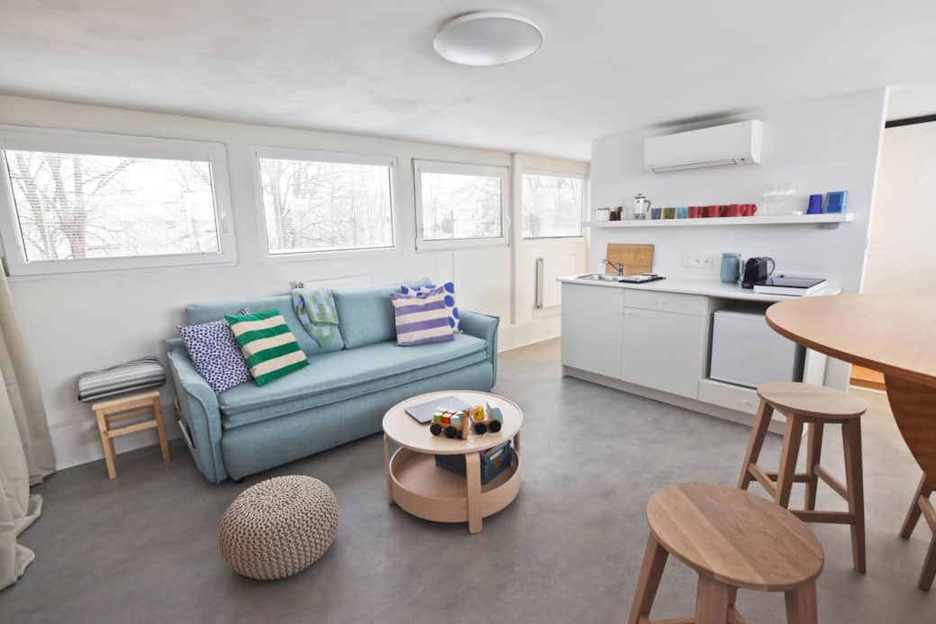 playful Cabin Day with foldable sofa that sleeps extra 2 guests