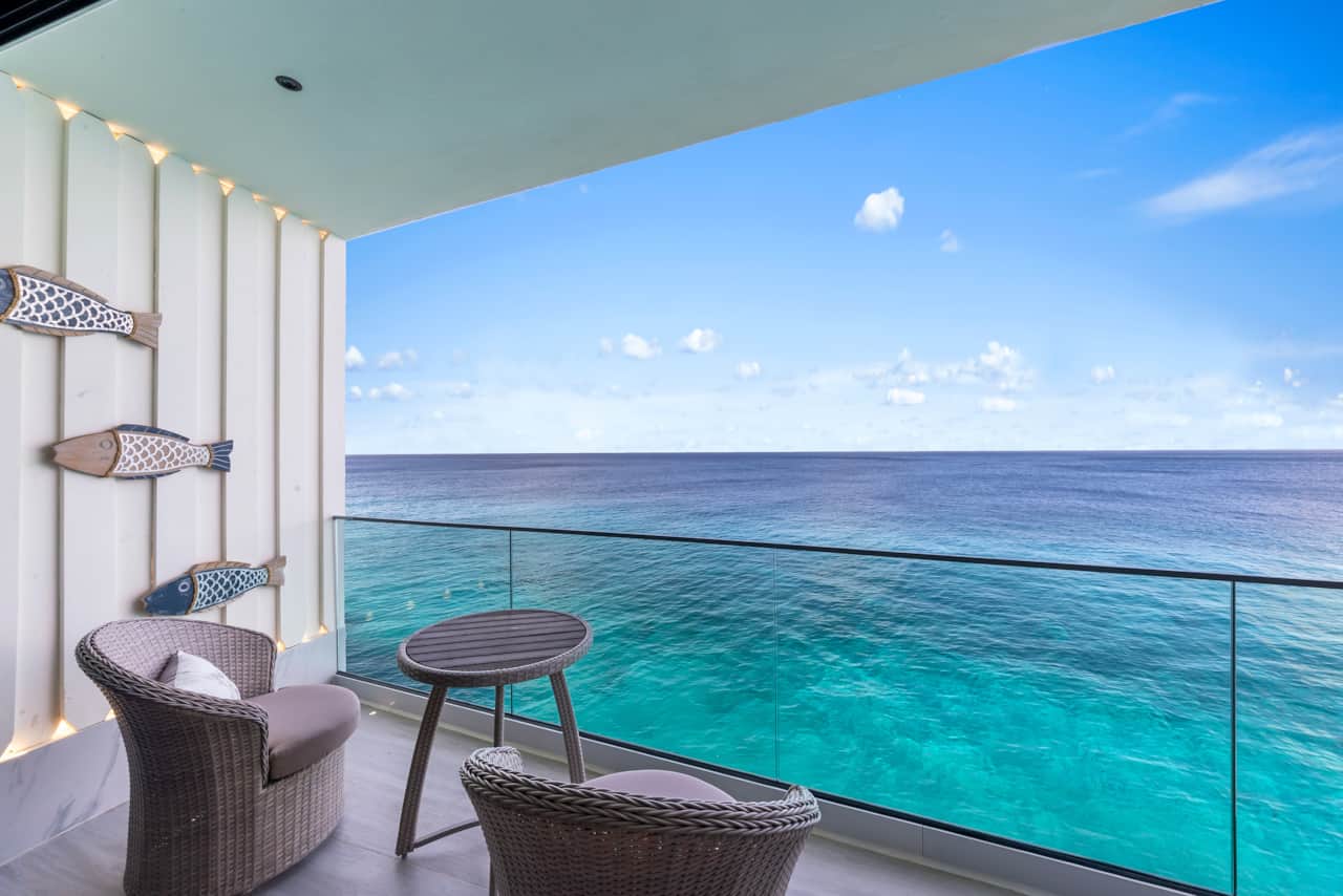 Lagunbay Pearle Balcony