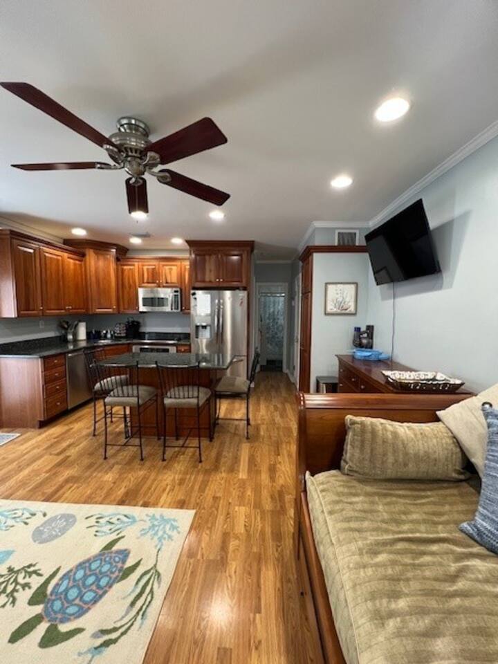 First Floor -1 Bedroom Condo Steps from Beach photo 8