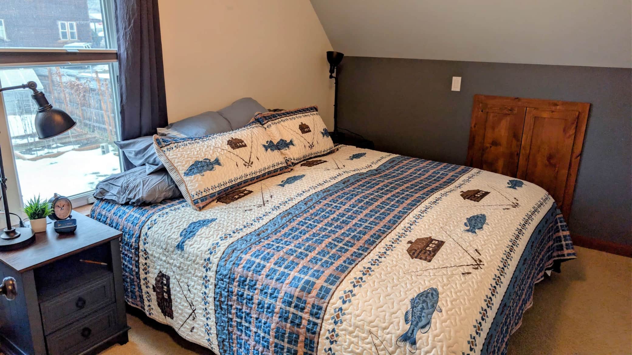 King-to-Twin - "The Fish Room"