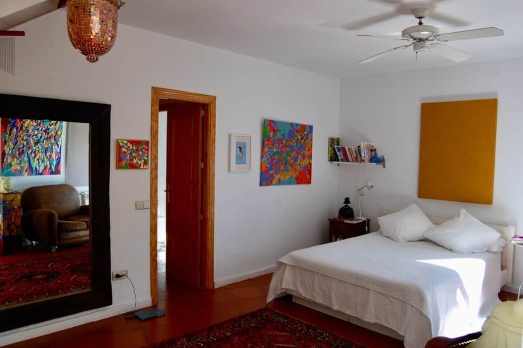 Dormitorio principal con baño completo 