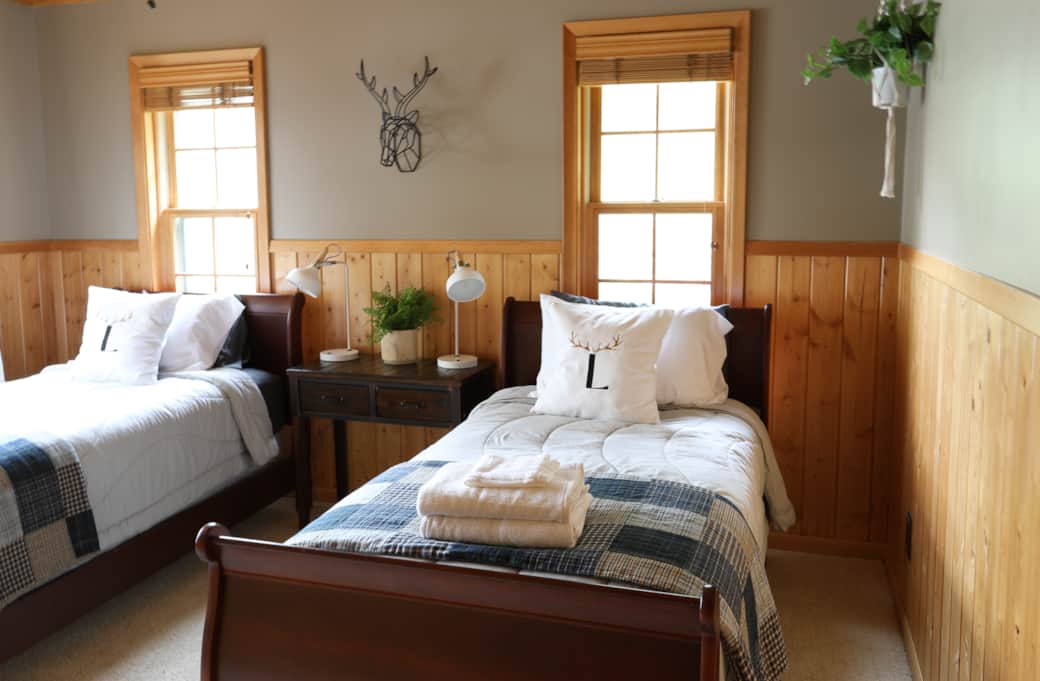 Main level bedroom with twin beds