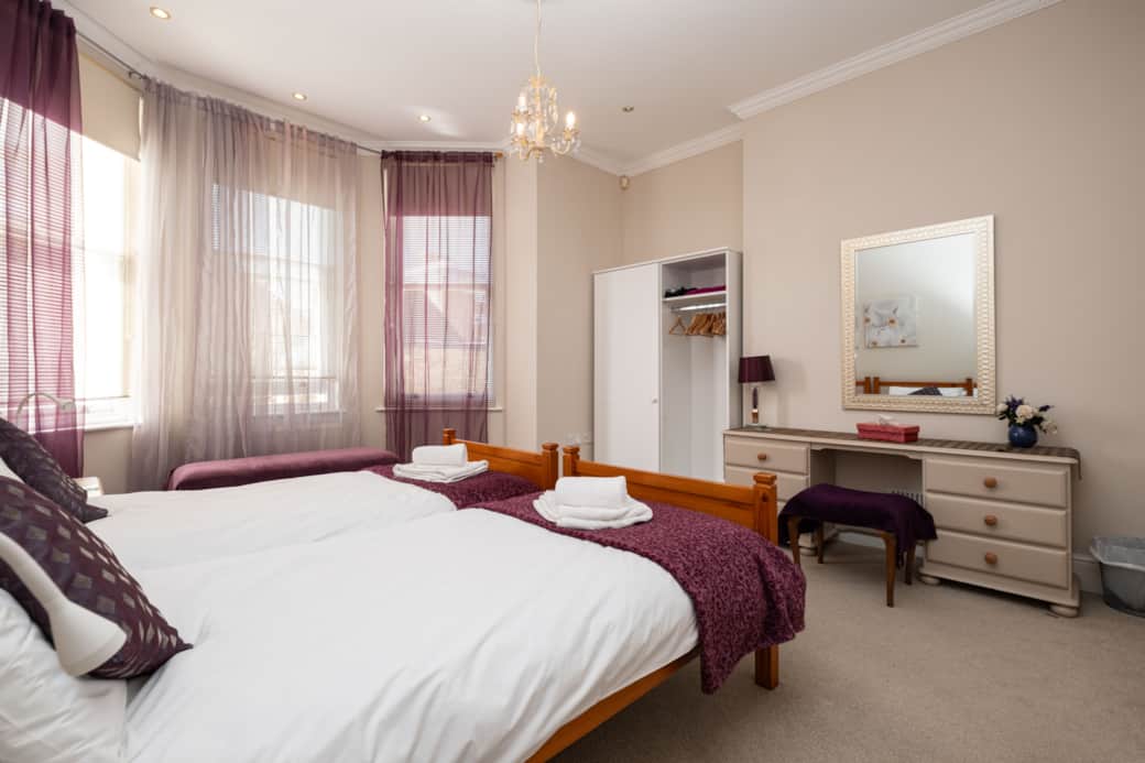 Twin bedroom