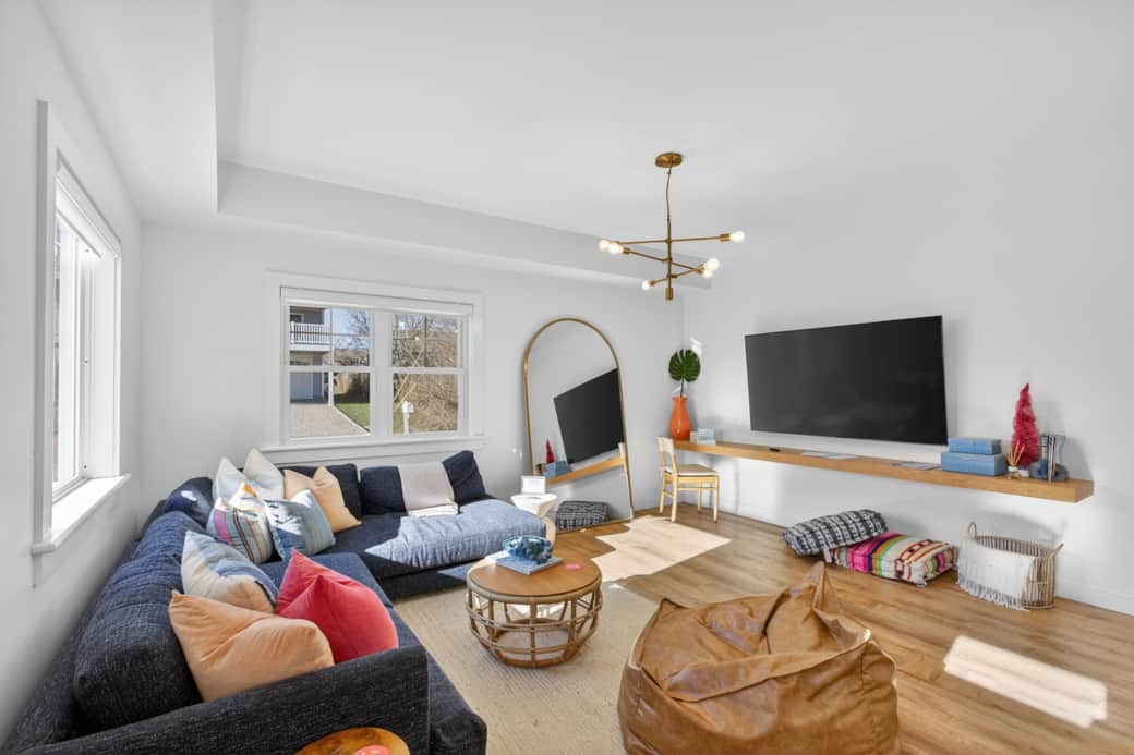 1st floor living room w workspace 1st floor living room w workspace