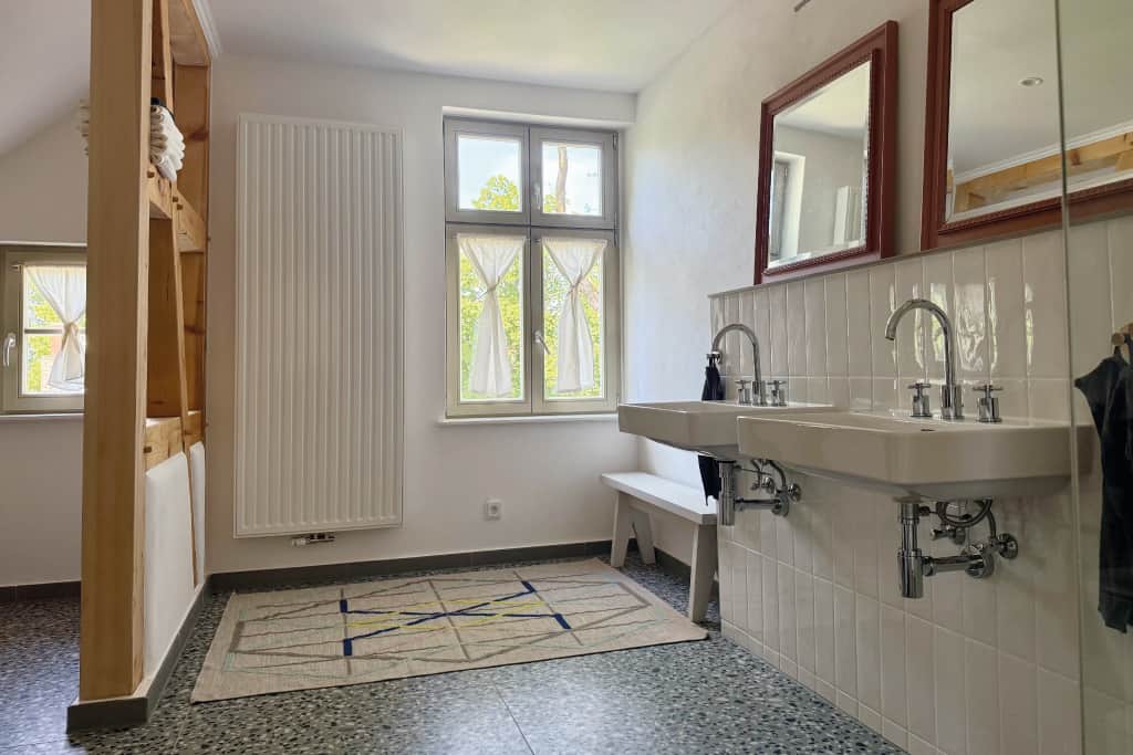 grosses Bad mir Wanne und Dusche