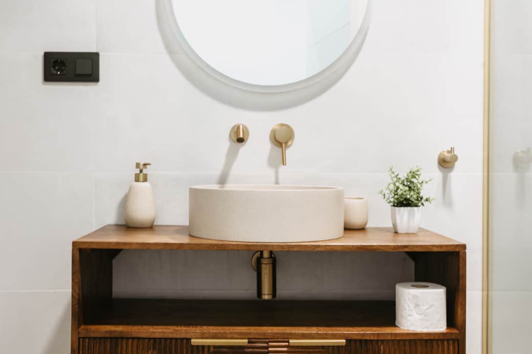 Detalle baño de la casa con piscina en el centro de merida