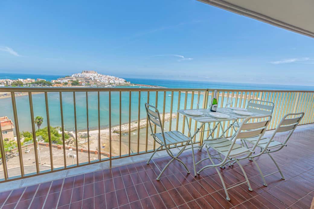 Enjoy sunrise to sunset from your private terrace — unbeatable old-town and Mediterranean views Enjoy sunrise to sunset from your private terrace — unbeatable old-town and Mediterranean views