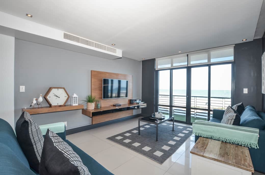 Lounge with Ocean and Mountain Views Lounge with Ocean and Mountain Views