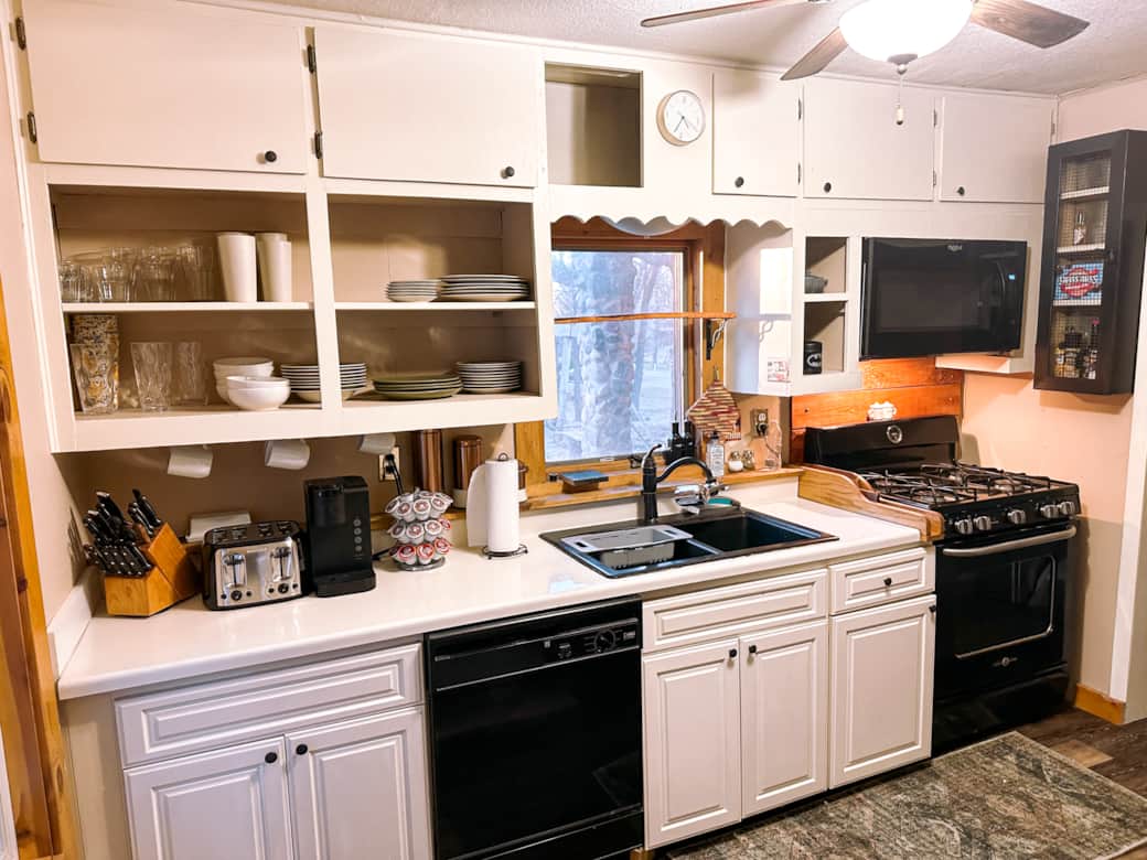 Sleepy Hollow Cabin Kitchen1