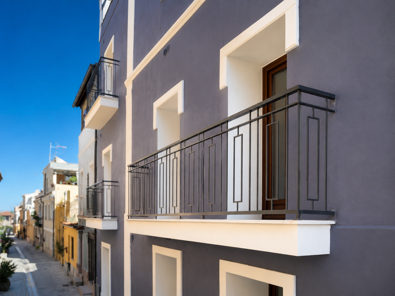 Garibaldi 4 suite 3 french balcony olbia historical center