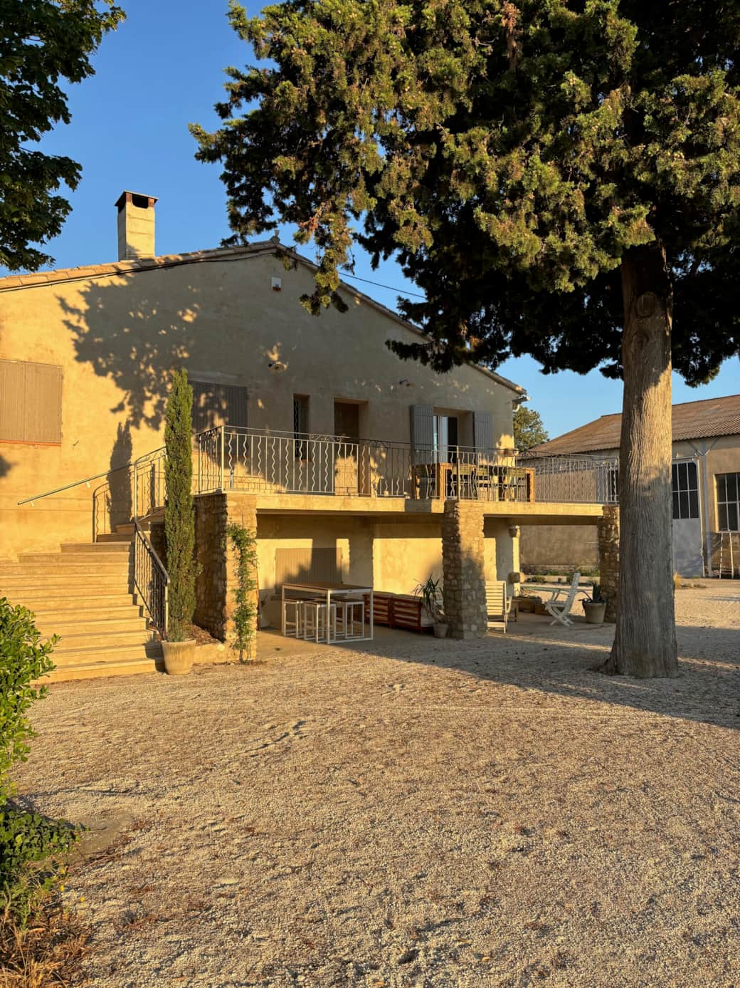 Maison poumo outdoor dining provence