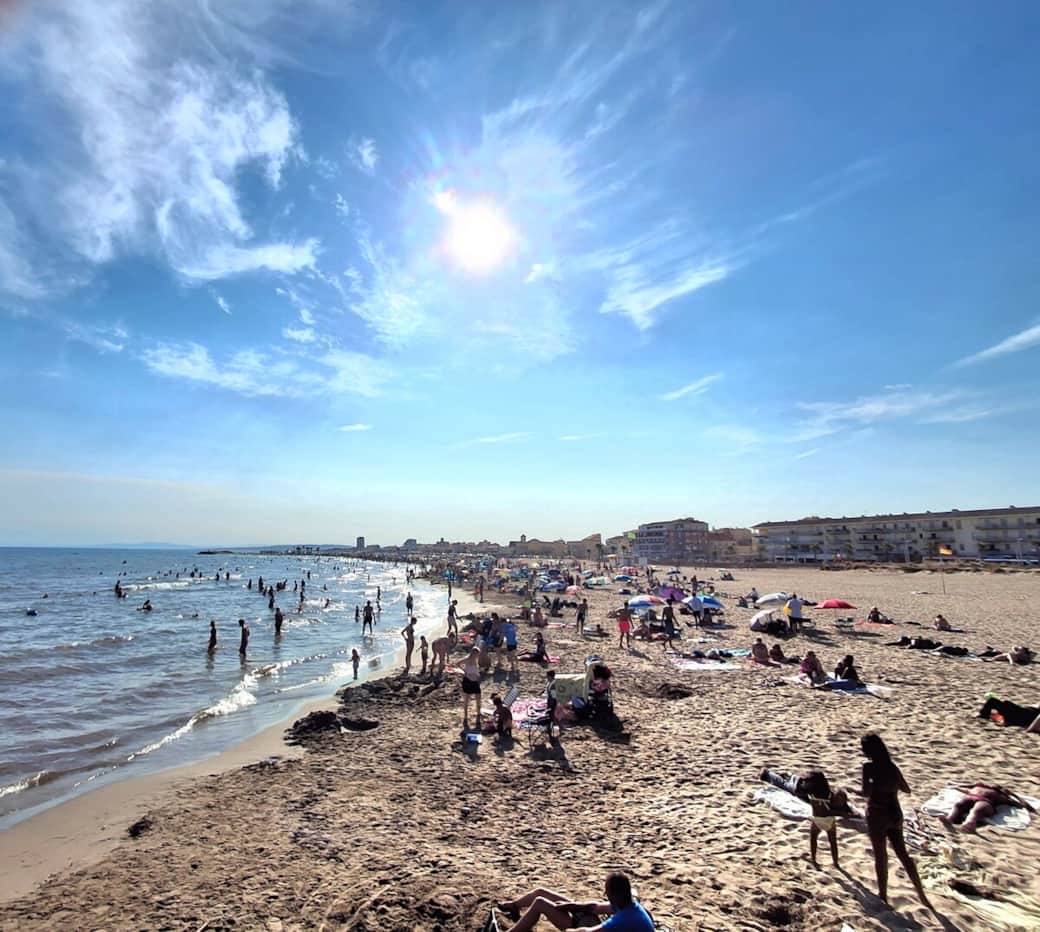 Plage À 200 m du logement.