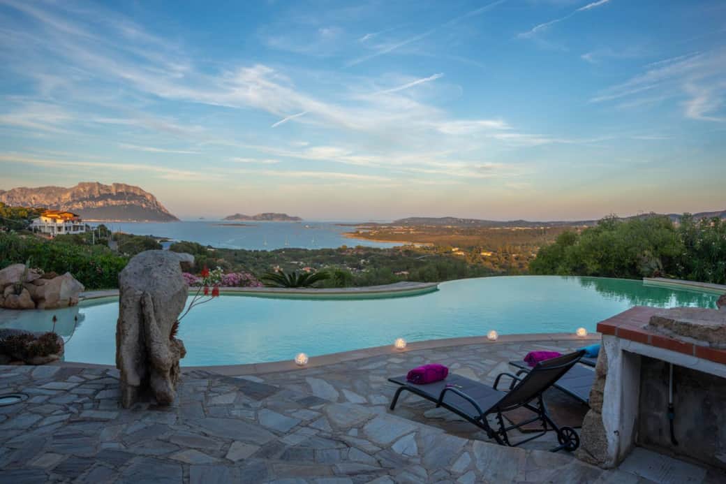 The word paradise comes from Persian and means "garden".
The Venetian architect Carlo Scarpa wrote: "If you want to be happy all your life, make yourself a garden." The word paradise comes from Persian and means "garden".
The Venetian architect Carlo Scarpa wrote: "If you want to be happy all your life, make yourself a garden."