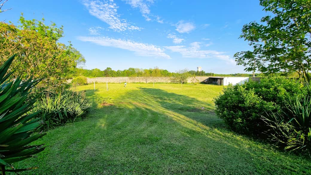 Open view over the grounds of Rochebonne